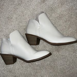 Target Universal Thread White Booties
